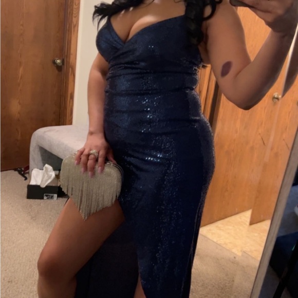 Cute sequence, high slit dress - Picture 2 of 4